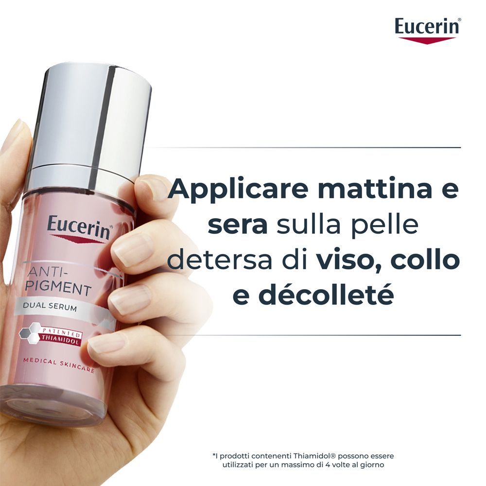 Donna tiene il siero. Testo: Applicare mattina e sera su pelle detersa di viso, collo e décolleté. Eucerin.