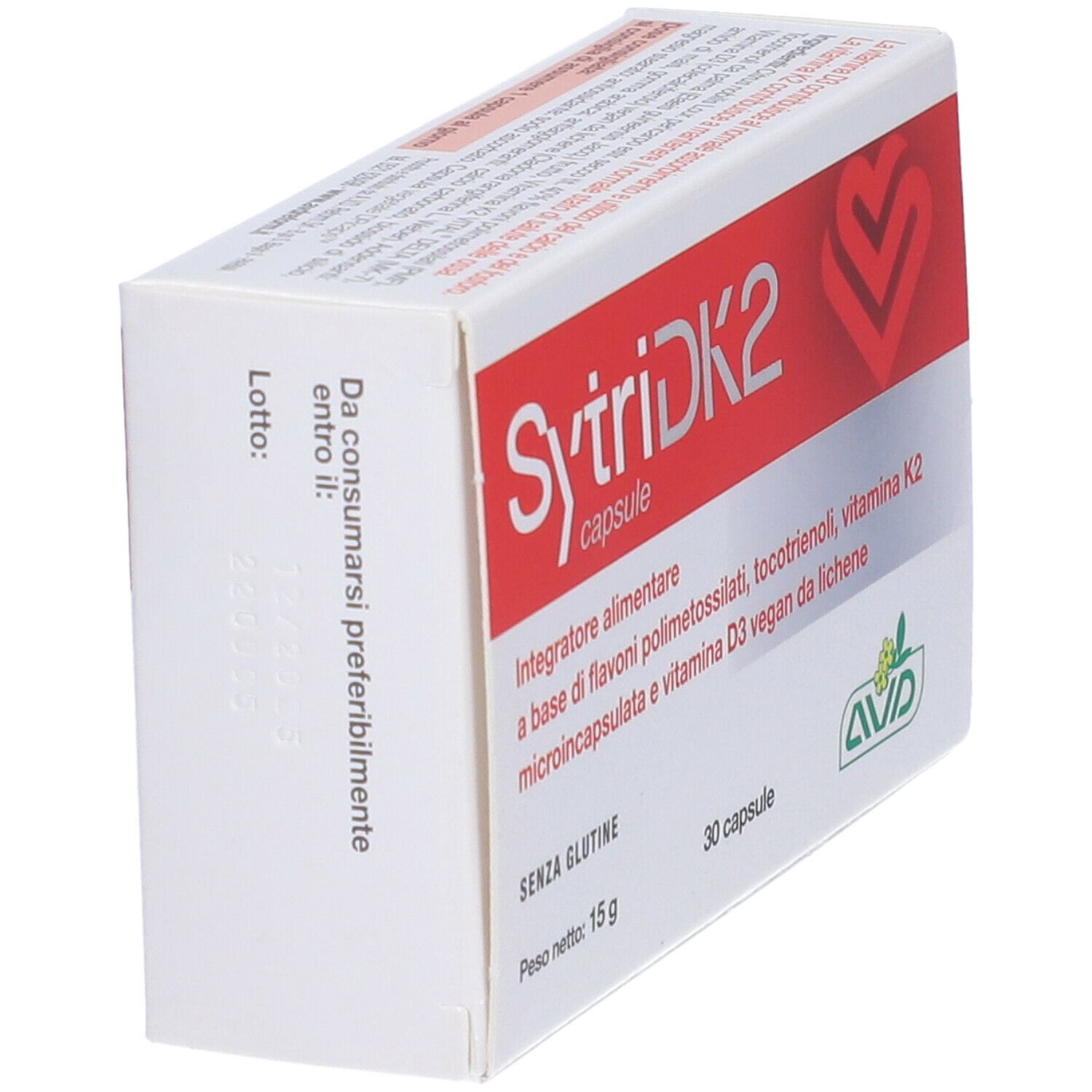 Scatola inclinata, design rosso e bianco. Scritta SytriDK2 capsule, 30 capsule, senza glutine. Logo AVD.