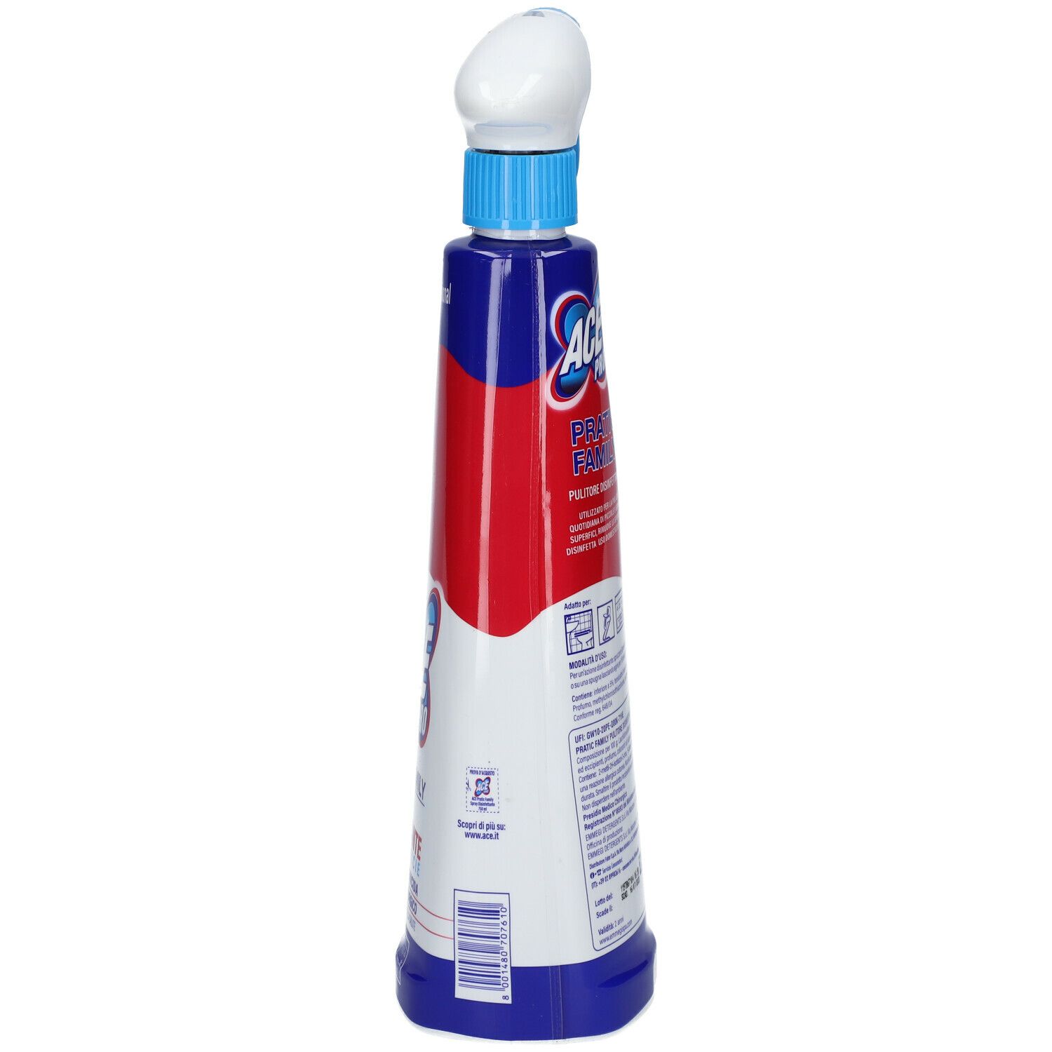 Vista posteriore del flacone spray. Schema colori blu-rosso-bianco. Erogatore in alto. Testo: ACE Pro, Pulitore Disinfettante, Pratic Family.