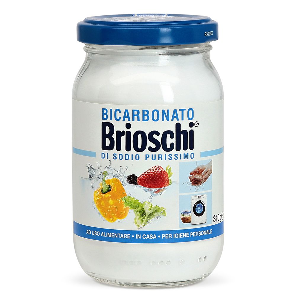 Barattolo di vetro di Brioschi Bicarbonato di Sodio Purissimo. Etichetta blu con nome del prodotto e illustrazioni di frutta e mani.