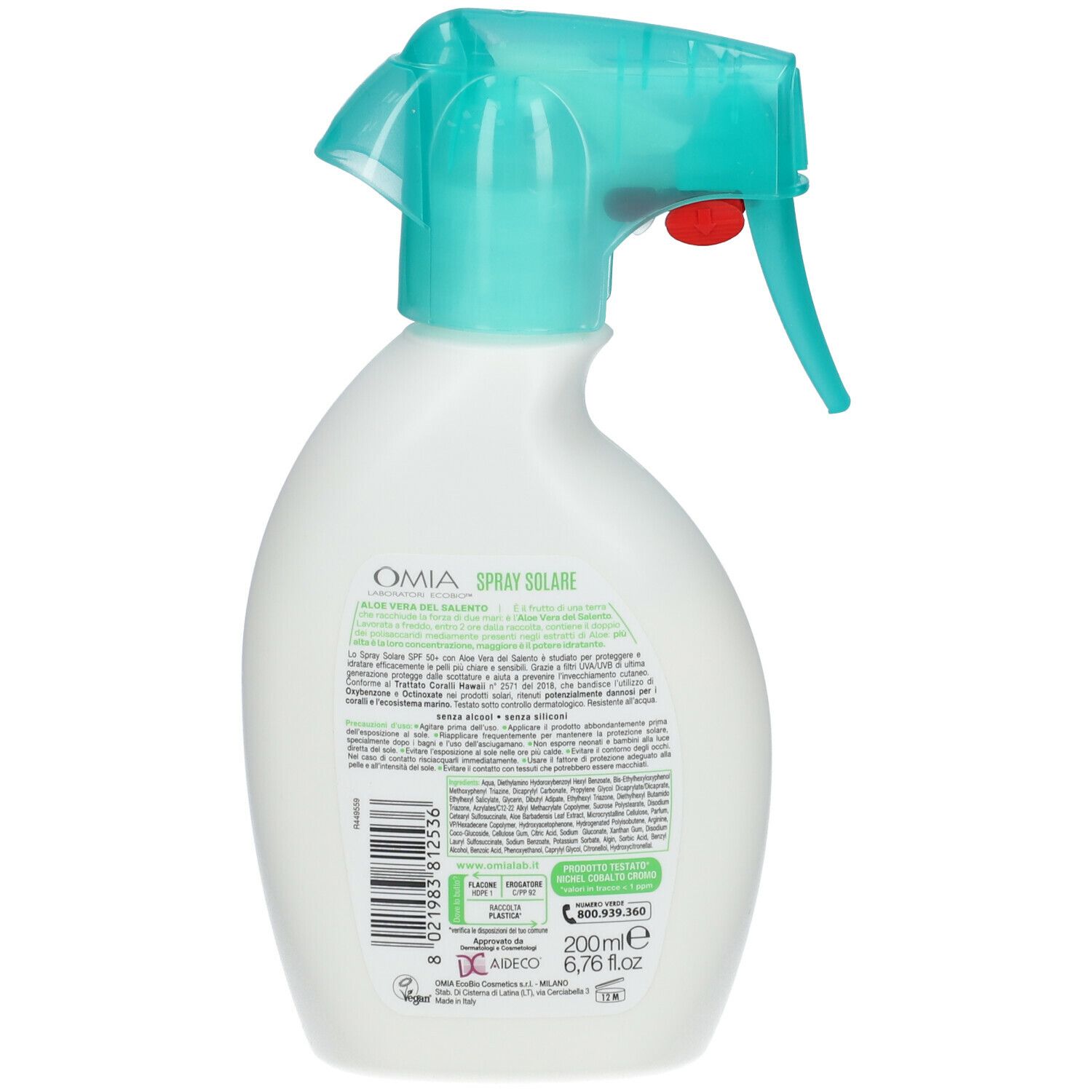 Retro di un flacone bianco con erogatore verde. Testo: Spray Solare, Aloe Vera, informazioni e codice a barre.