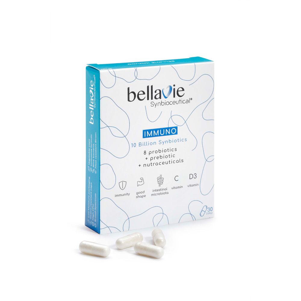 Verpakking en capsules van BellaVie Immuno. De verpakking toont merknaam, productnaam en ingrediënten. Enkele capsules ernaast.