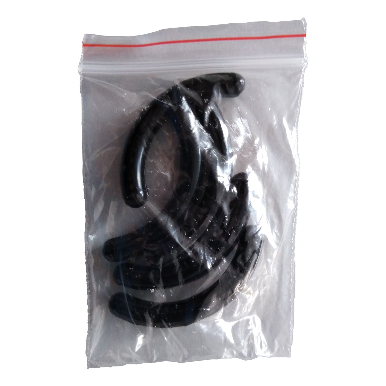 Ricambi per piegaciglia in busta di plastica. Forma nera curva. Striscia rossa sulla chiusura.