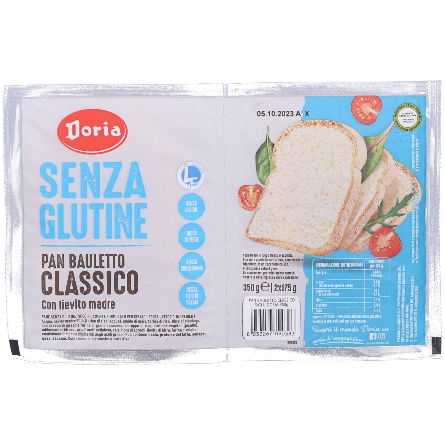 Confezione aperta di pane senza glutine. Scritta 'Doria Senza Glutine Pan Bauletto Classico'. Immagine di fette di pane e pomodori.
