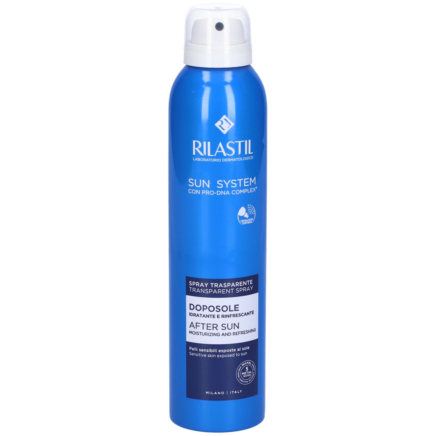 Flacone spray blu con erogatore bianco. Scritta: Rilastil Sun System, Doposole After Sun. Spray trasparente.