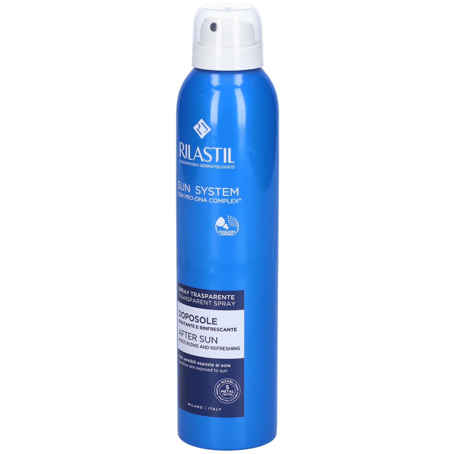 Flacone spray blu con erogatore bianco. Scritta: Rilastil Sun System, Doposole After Sun. Spray trasparente.