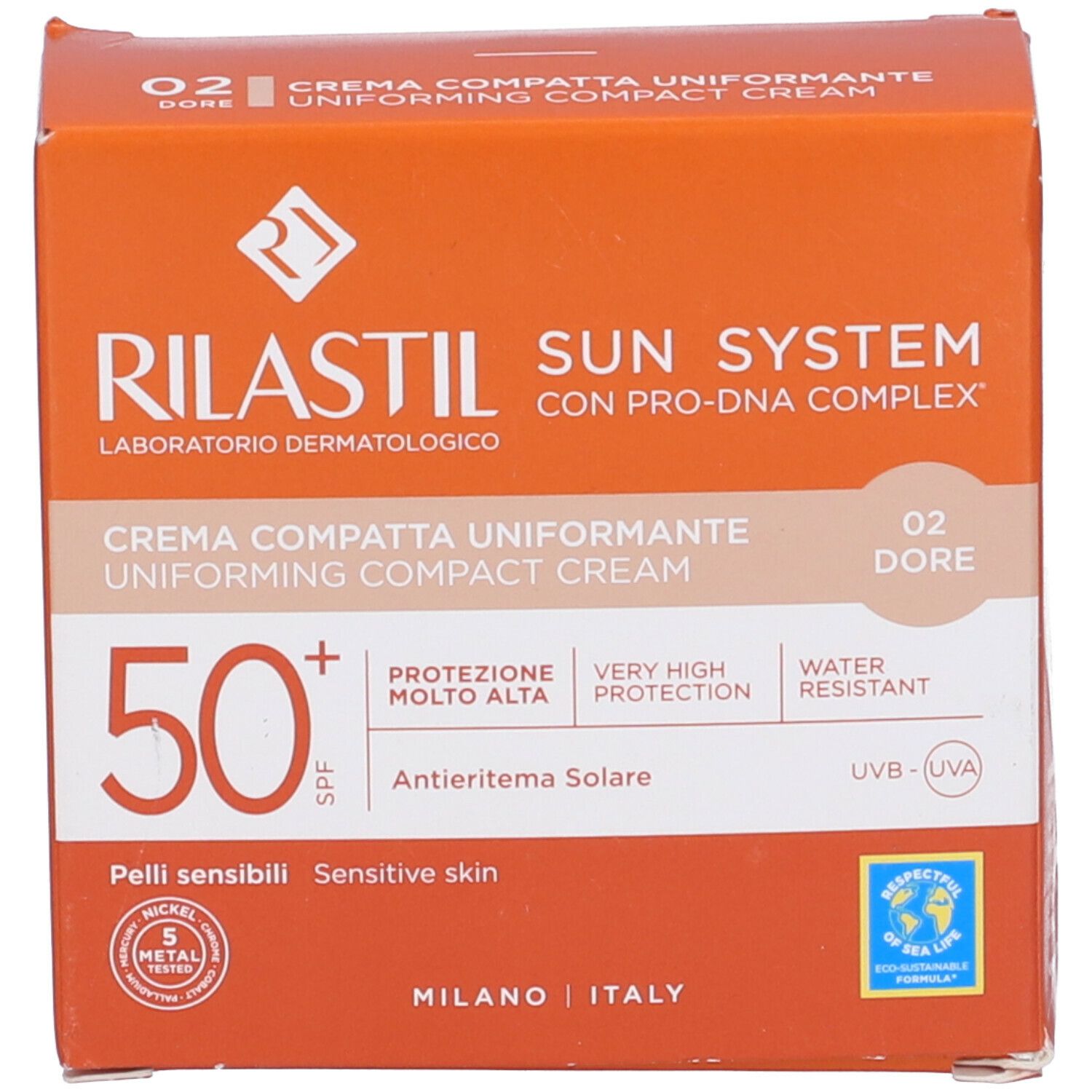 Confezione della crema solare compatta. Scatola arancione, testo e logo visibili.