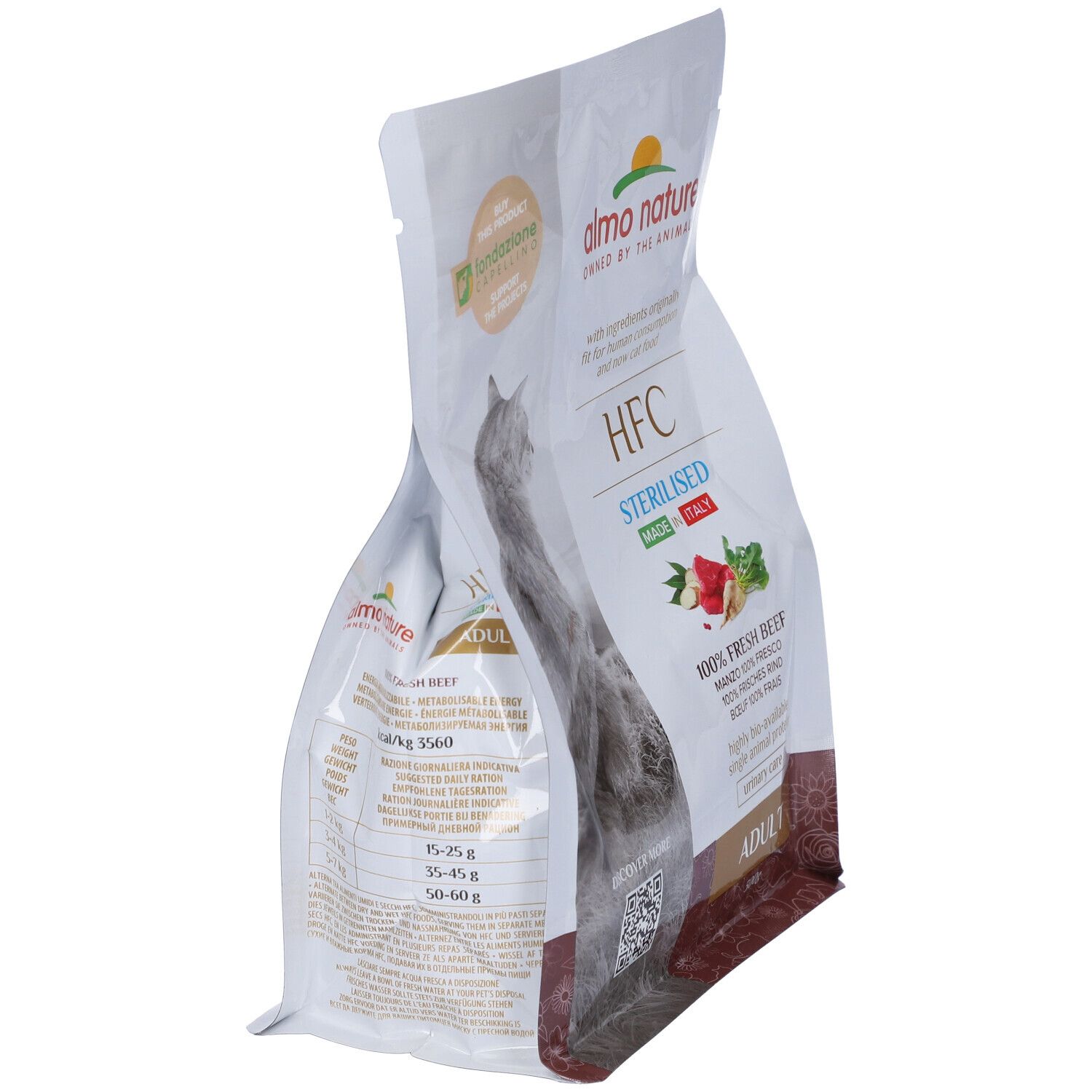 Vista laterale della confezione di cibo per gatti Almo Nature HFC Sterilised. Made in Italy. Testo e informazioni nutrizionali visibili.
