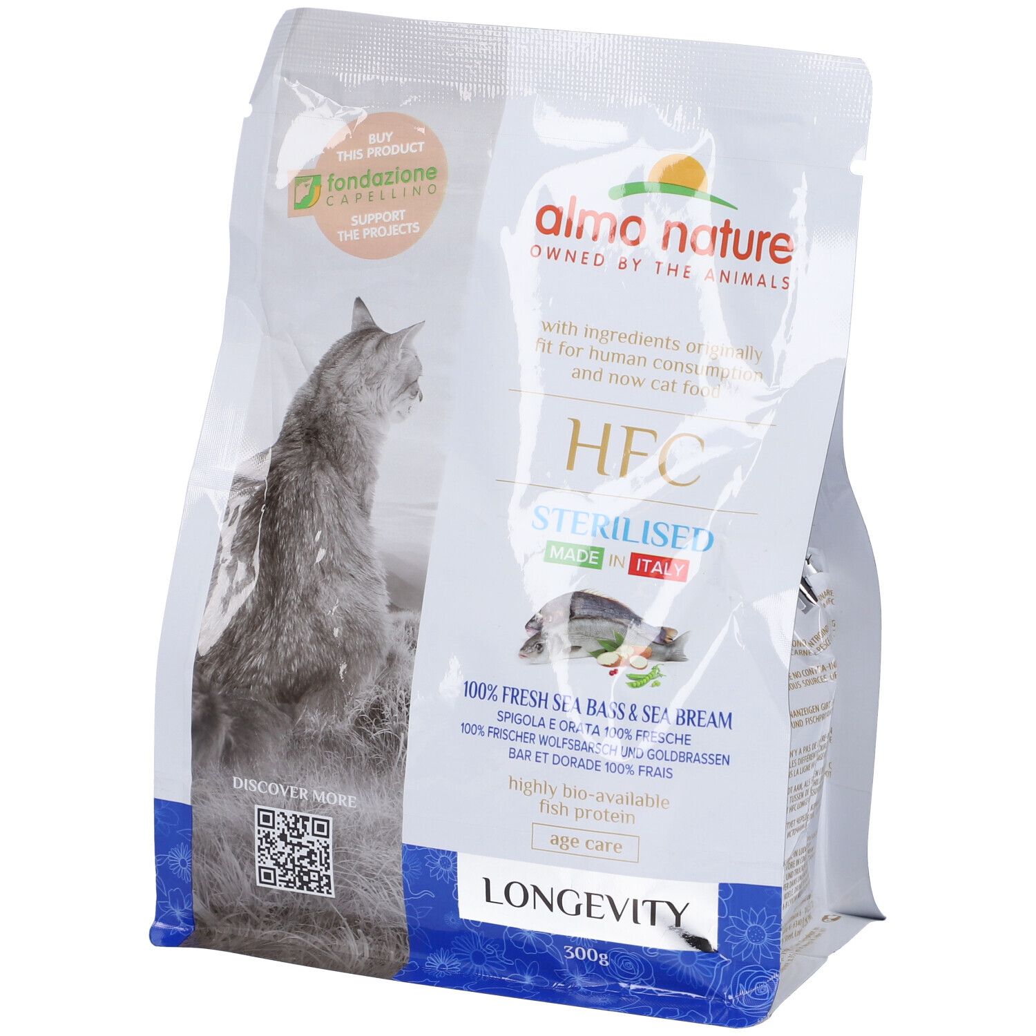 Confezione di cibo per gatti. Marchio: Almo Nature. Testo: HFC Sterilised, Longevity, 100% spigola e orata fresche.