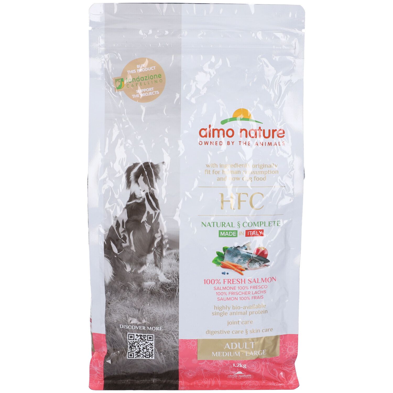 Sacchetto di cibo per cani. Scritta: Almo Nature HFC, 100% salmone fresco, Adult Medium-Large.