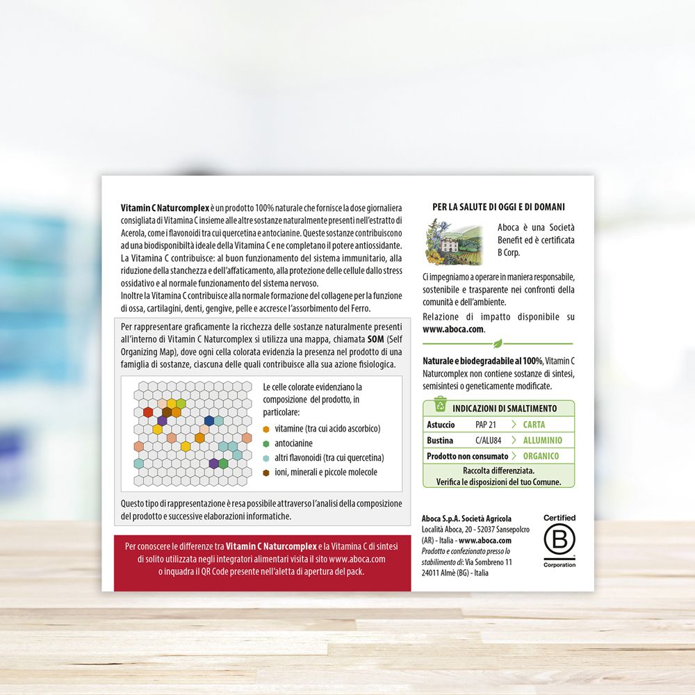 Rückseite der Vitamin C Naturcomplex Verpackung. Informationen und Zertifizierung. Marke Aboca.