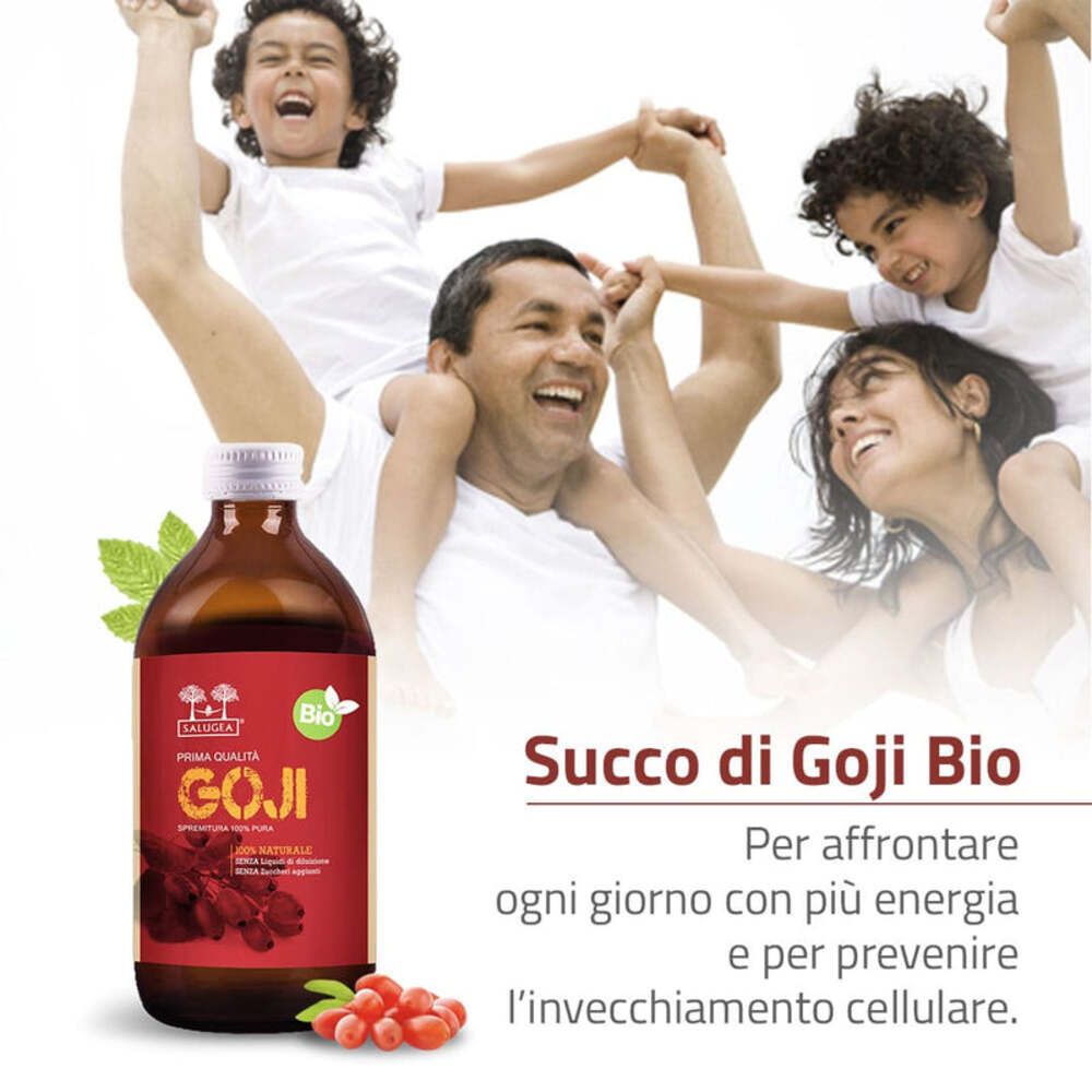 Famiglia con bottiglia di prodotto. Testo: "Succo di Goji Bio".