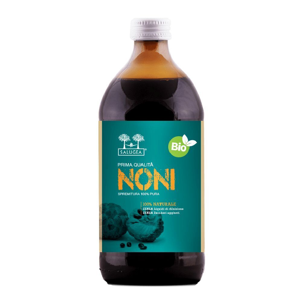 Bottiglia di vetro marrone con etichetta verde. Scritta: Noni, Bio, 100% Pura. Con tappo bianco.
