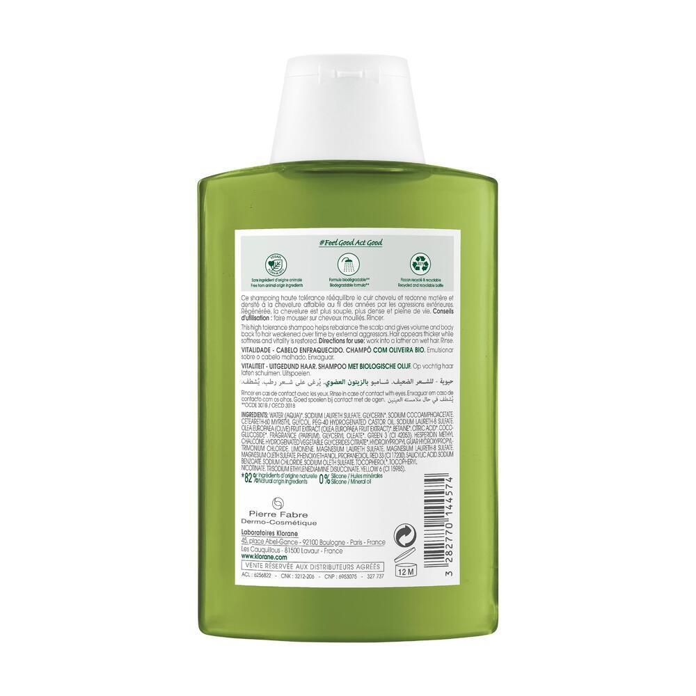 Dos du flacon de shampooing vert. Texte avec ingrédients et informations. Logos de durabilité et de recyclage.
