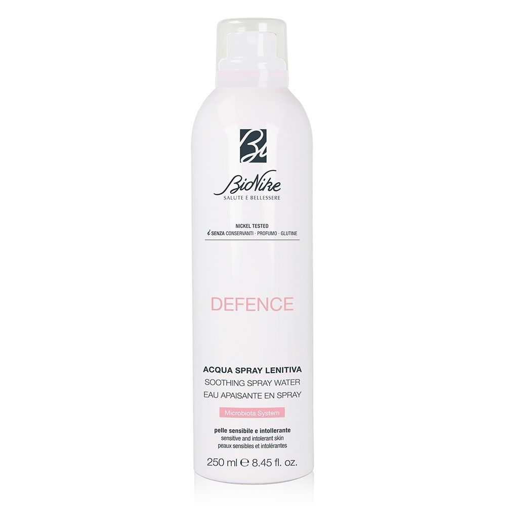 Flacone spray bianco con logo Bionike e scritta DEFENCE. Contiene 250 ml. Testo in italiano e francese.