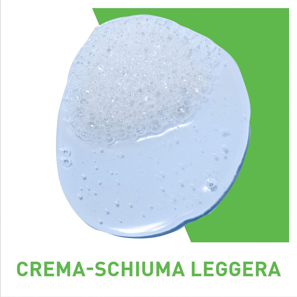Texture schiumosa chiara su sfondo verde. Testo: Crema-Schiuma Leggera.