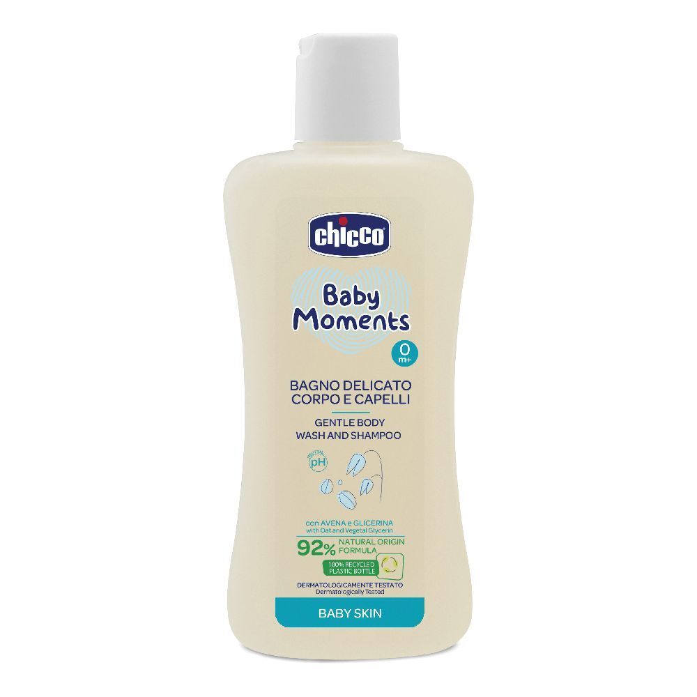 Flacone beige con tappo bianco. Scritta: Chicco Baby Moments, Bagno Delicato, 0+. Formula naturale al 92%.