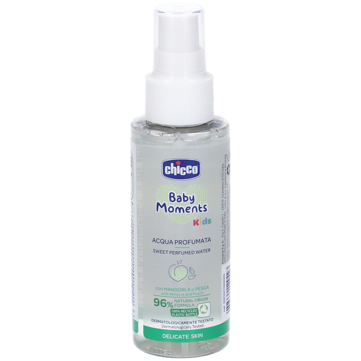 Flacone spray bianco con etichetta verde. Scritta: Chicco Baby Moments Kids, Acqua Profumata, 96% ingredienti naturali.