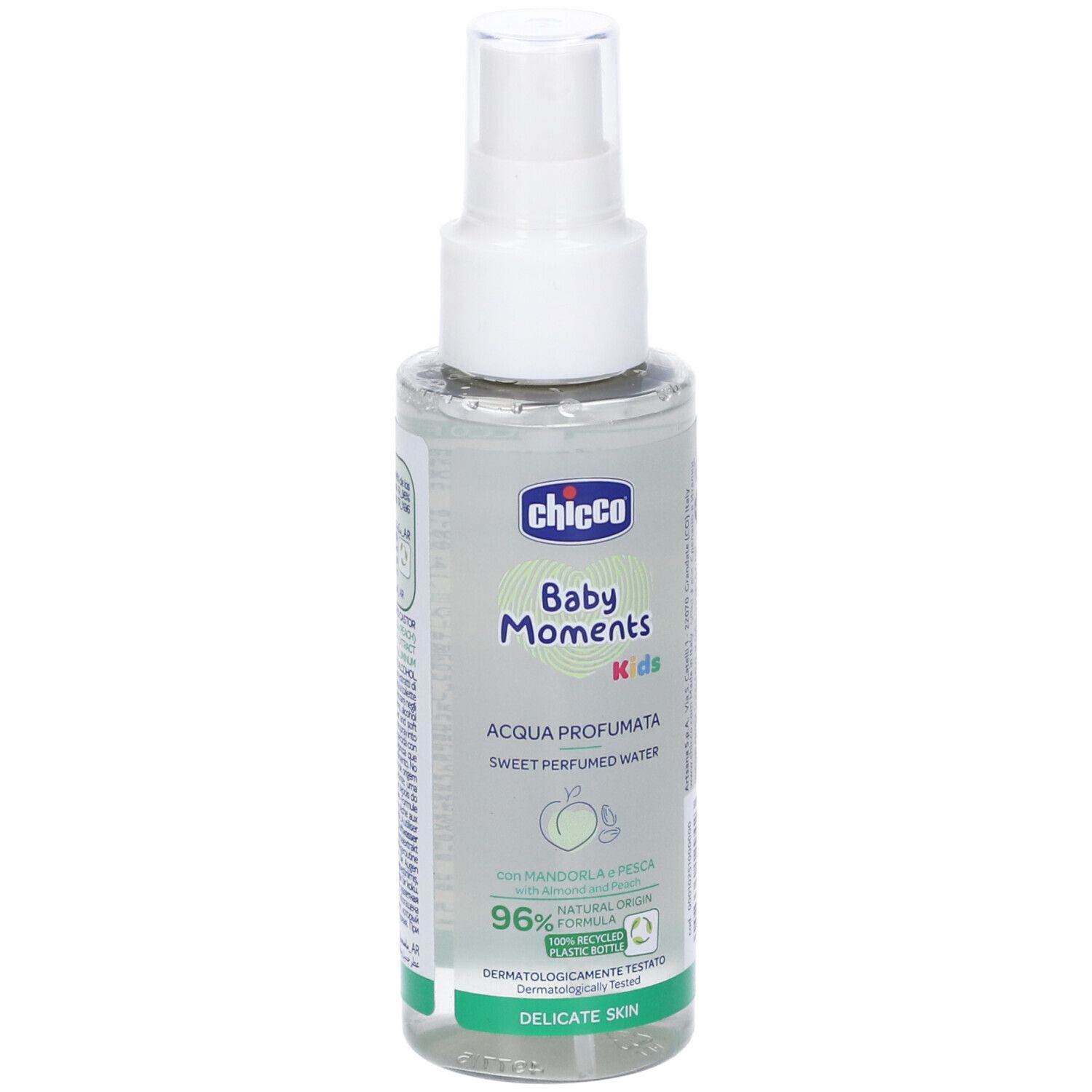 Flacone spray bianco con etichetta verde. Scritta: Chicco Baby Moments Kids, Acqua Profumata, 96% ingredienti naturali.