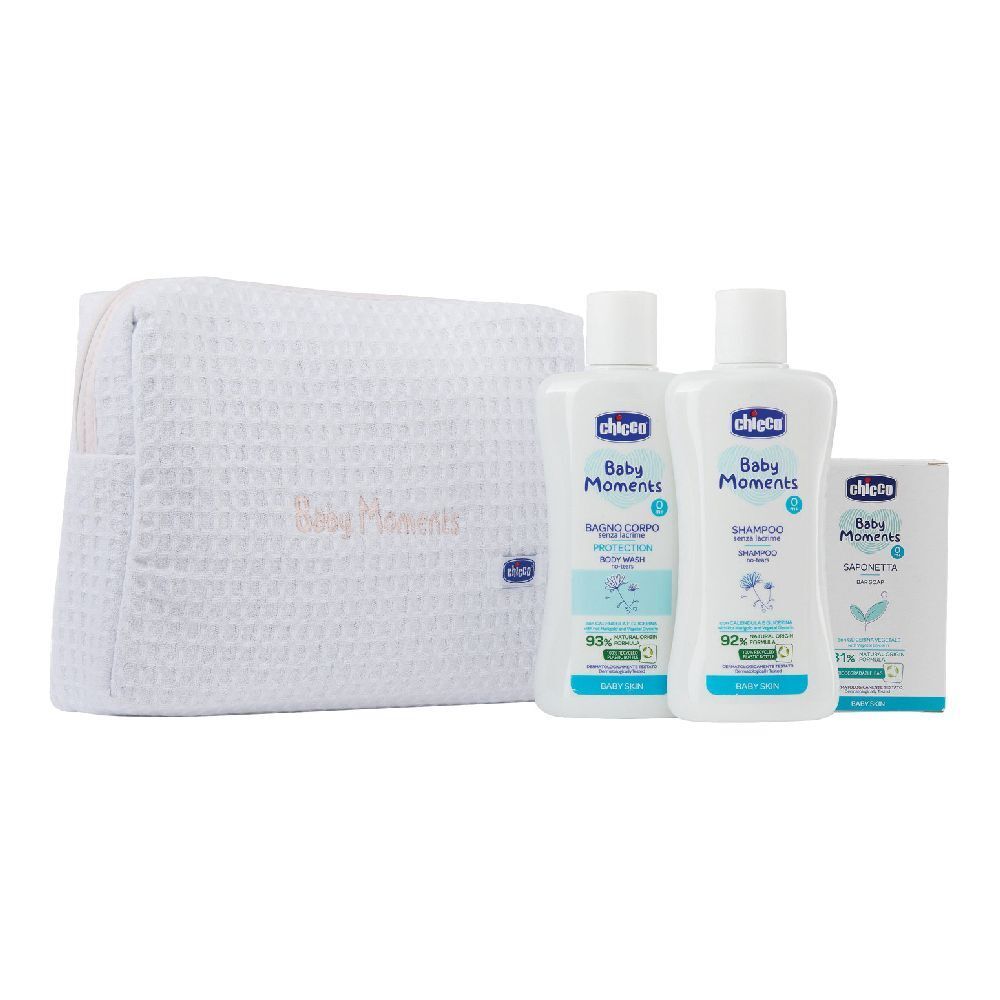 Beauty bag bianca con zip, due flaconi e una saponetta. Scritta Baby Moments.