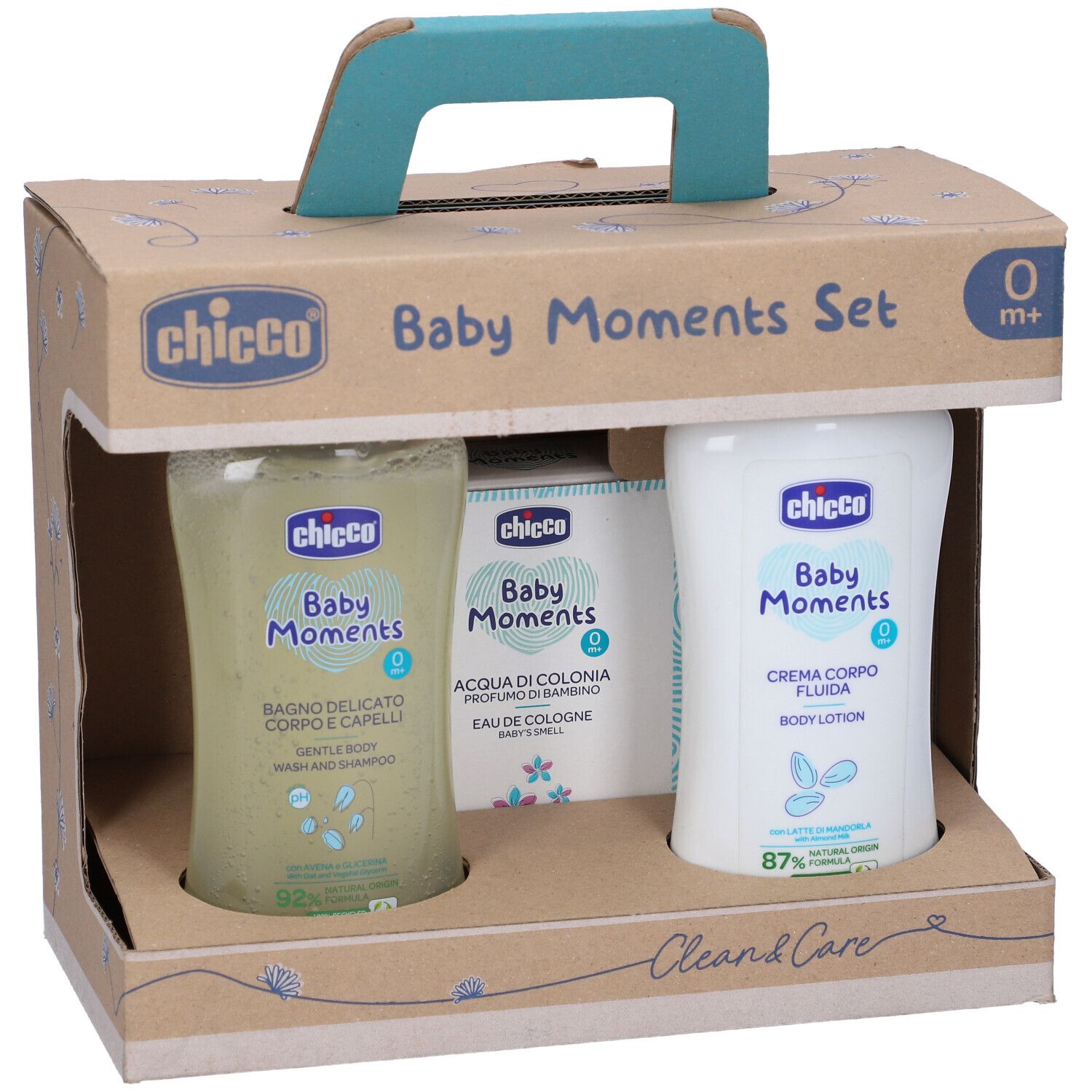 Set regalo con tre prodotti per la cura del bambino in una scatola di cartone con manico. Prodotti: bagnoschiuma, acqua di colonia, lozione per il corpo.