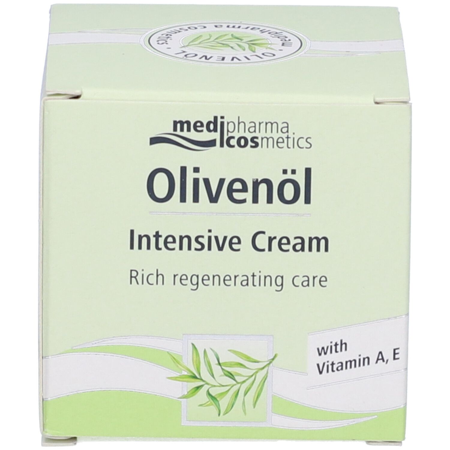 Creme-Verpackung mit Produktnamen und Olivenzweig-Illustration. Enthält Vitamin A, E. Hellgrüner Hintergrund.