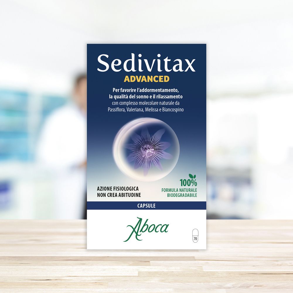 Produktverpackung Sedivitax Advanced. Marke Aboca. Blaue Verpackung mit Produktinformationen.