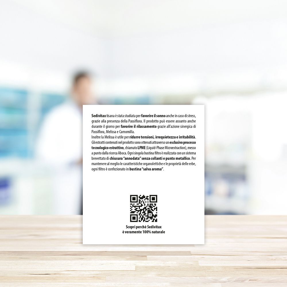 Rückseite der Sedivitax Tisana-Verpackung. Text über die Eigenschaften. QR-Code. 100% natürlich.