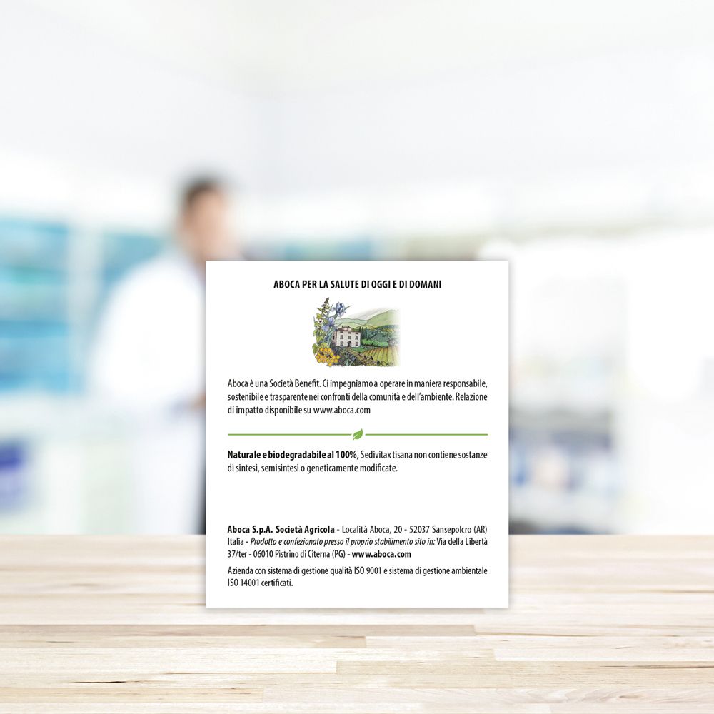 Rückseite der Sedivitax Tisana-Verpackung. Text über Aboca. Nachhaltigkeit. ISO-Zertifizierungen.
