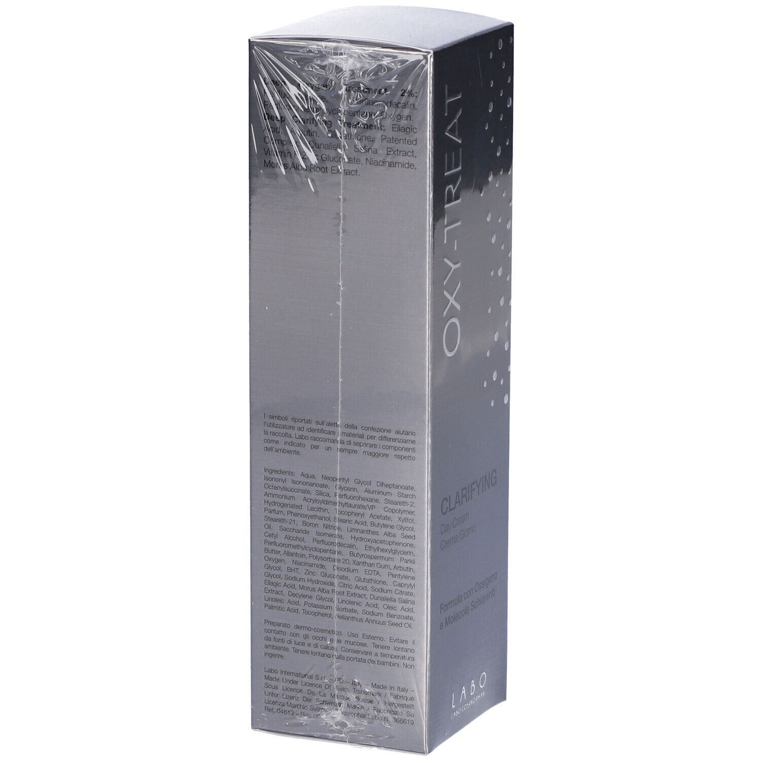 Scatola in film. Scritta OXY-TREAT, CLARIFYING Day Cream, formula con ossigeno e molecole schiarenti. LABO.