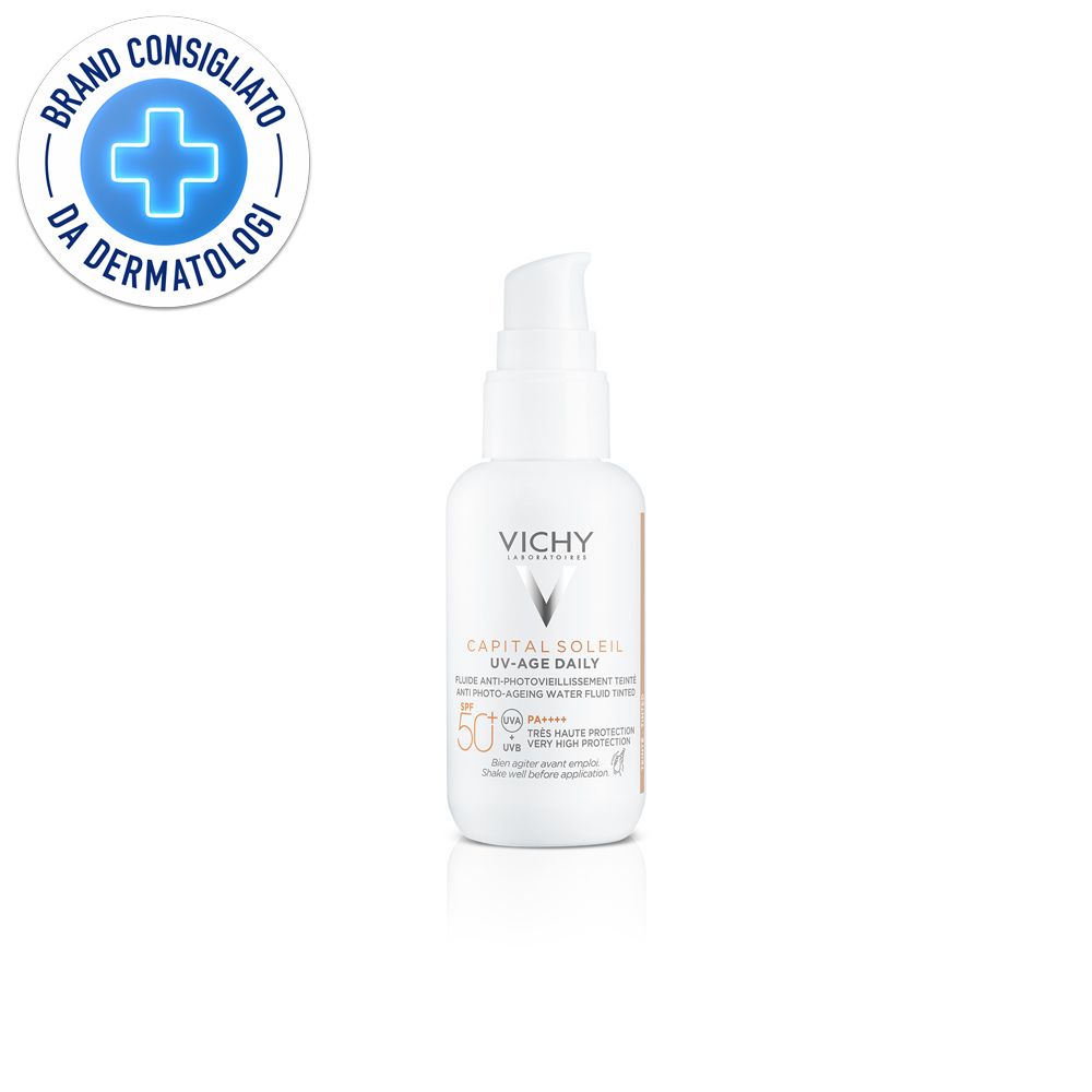 Flacone bianco con dosatore. Scritta: Vichy, Capital Soleil UV-Age Daily. Consigliato dai dermatologi.