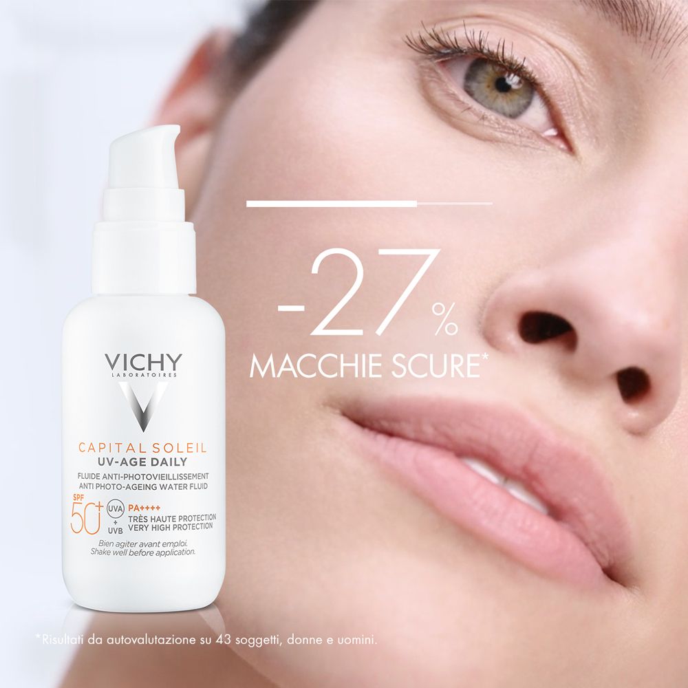 Flacone vicino al viso. Testo: -27% macchie scure. Vichy Capital Soleil UV-Age Daily. SPF 50.