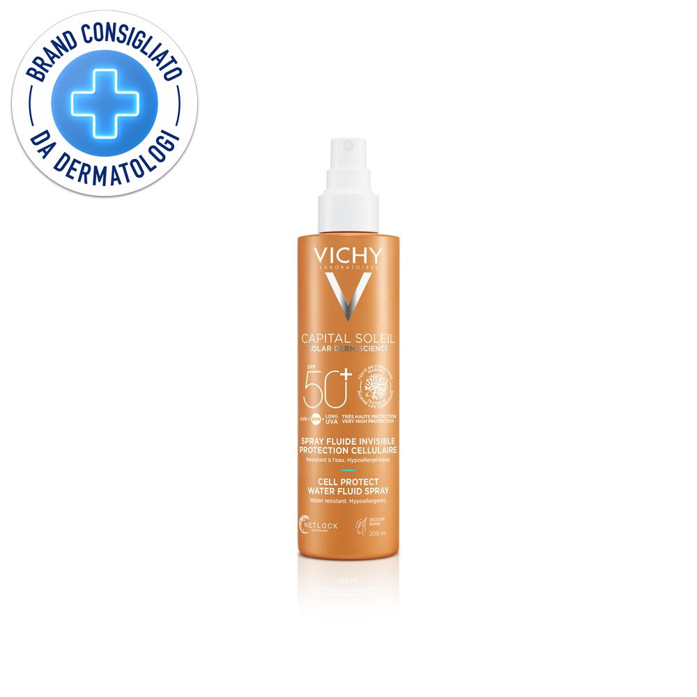 Flacone spray arancione con erogatore bianco. Scritte: Vichy, Capital Soleil, SPF 50. Logo: Brand Consigliato da Dermatologi.