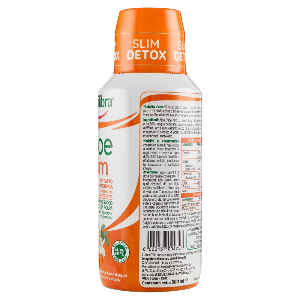 Retro della bottiglia Equilibra Aloe Slim. Testo: ingredienti, informazioni nutrizionali. Illustrazioni: coltivazione aloe vera, foglia aloe vera.