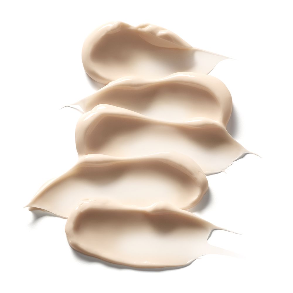 Cinque strisce di crema color crema su sfondo bianco. Le strisce sono allungate e di forma irregolare.