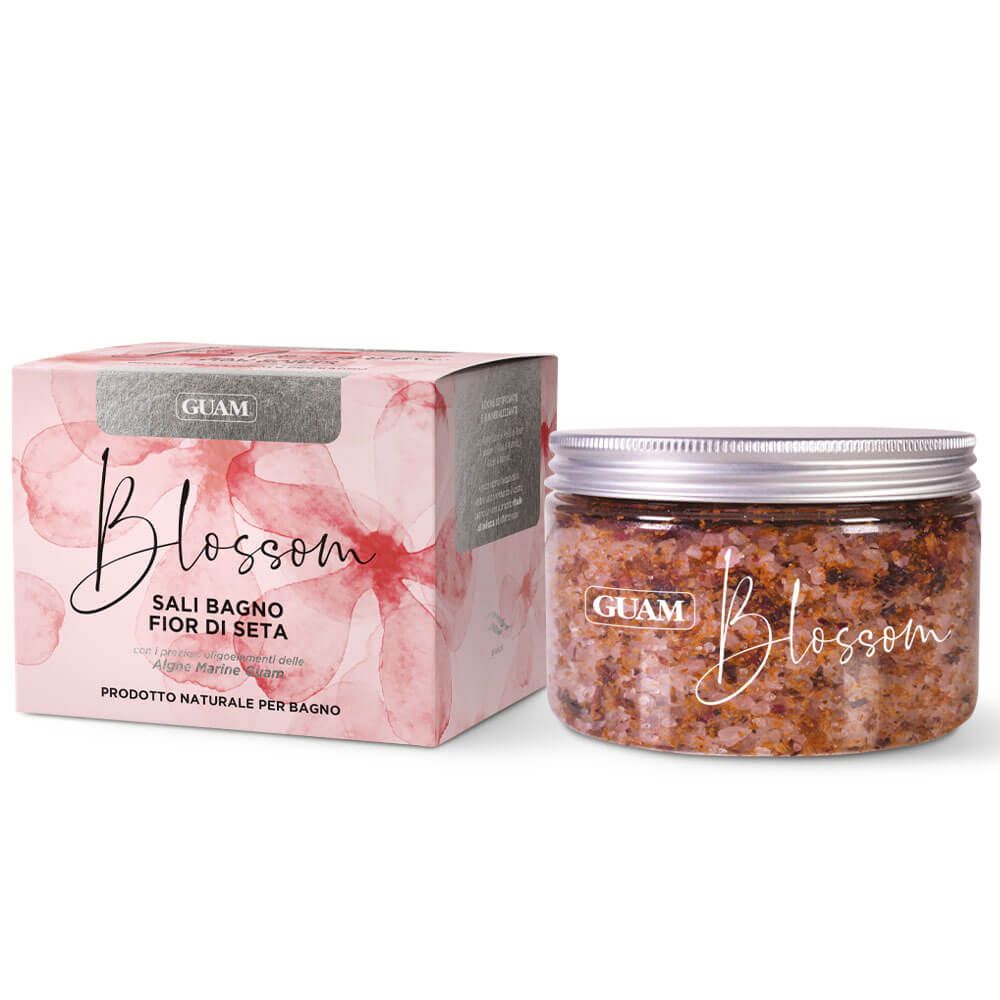GUAM Blossom Sali Bagno Fior Di Seta. Confezione rosa e barattolo con sale. Testo: GUAM, Blossom, Fior Di Seta.