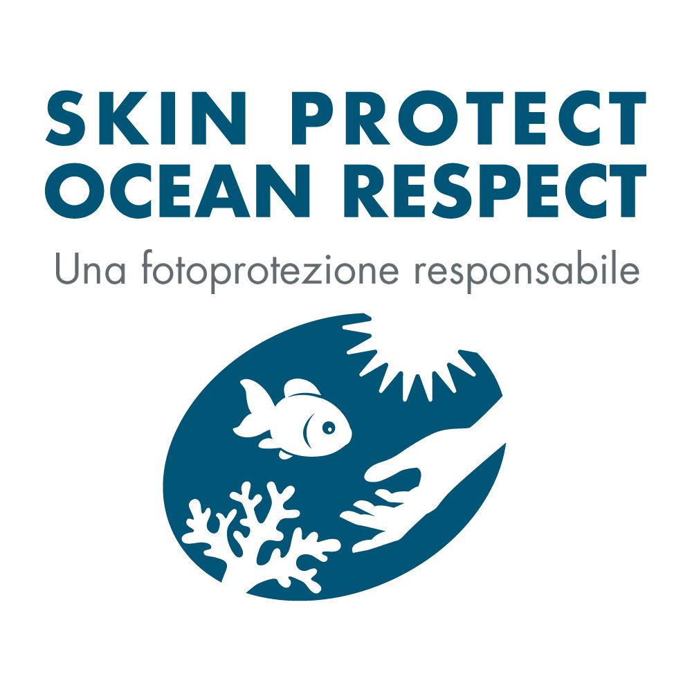 Logo: Skin Protect Ocean Respect. Illustrazione: pesce, coralli, mano, sole. Per una fotoprotezione responsabile.