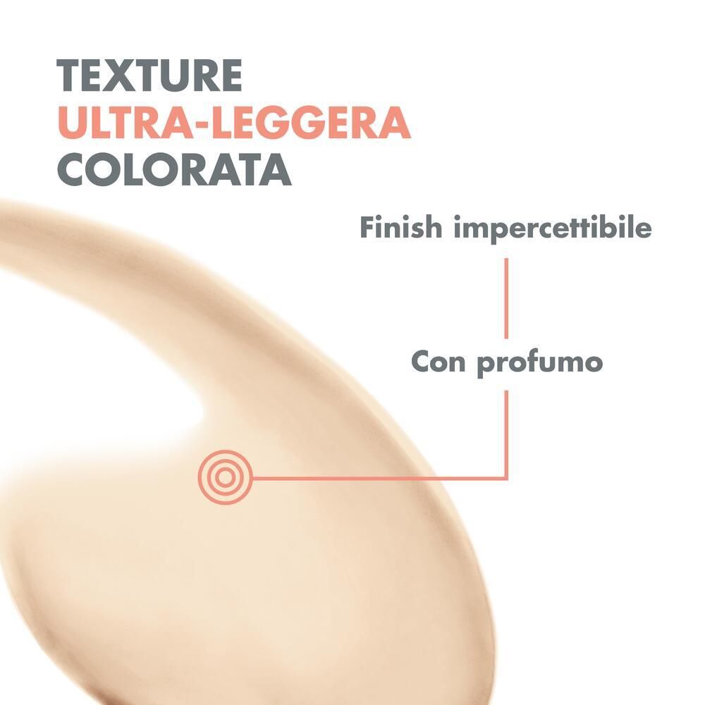 Primo piano di fluido colorato. Testo: Ultra-leggera, colorata, finish impercettibile, con profumo.