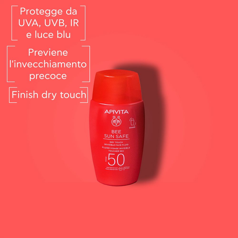 Flacone rosso con tappo rosso. Testo: Protegge da UVA, UVB, IR e luce blu. Previene l'invecchiamento precoce.