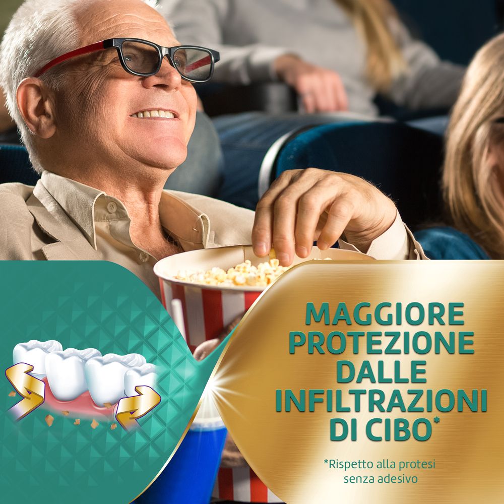 Mann im Kino mit Popcorn. Grafik zeigt Zahnprothese. Text: Maggiore protezione dalle infiltrazioni di cibo.