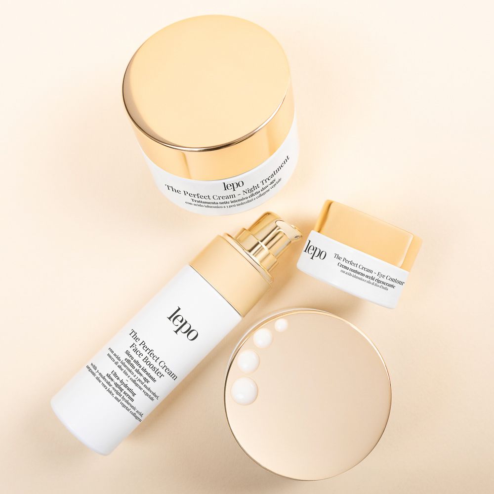 Prodotti cosmetici. Vari prodotti, tra cui una crema occhi, una crema notte e un siero.