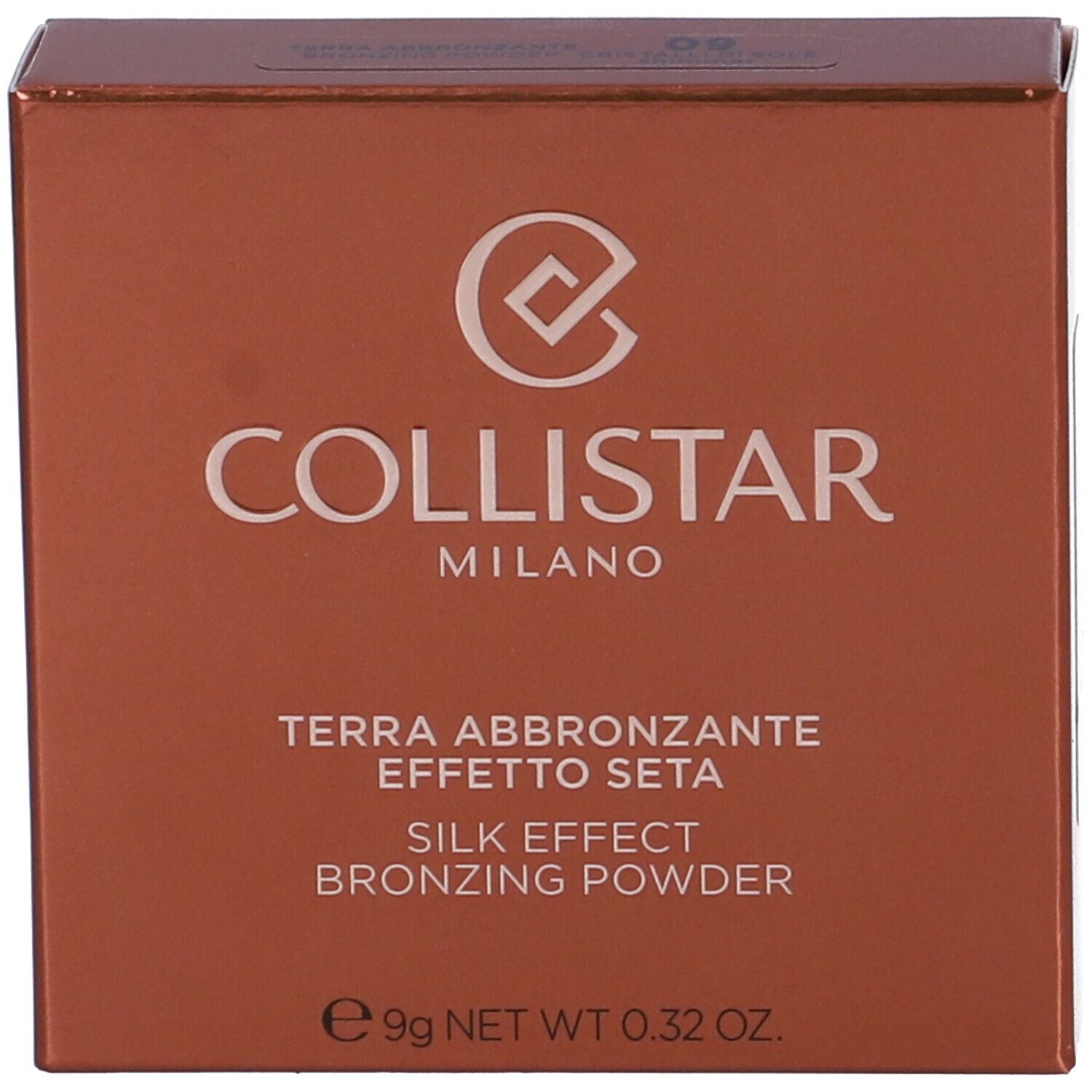 Confezione marrone con logo e informazioni sul prodotto. Testo: Terra Abbronzante Effetto Seta, Silk Effect Bronzing Powder.