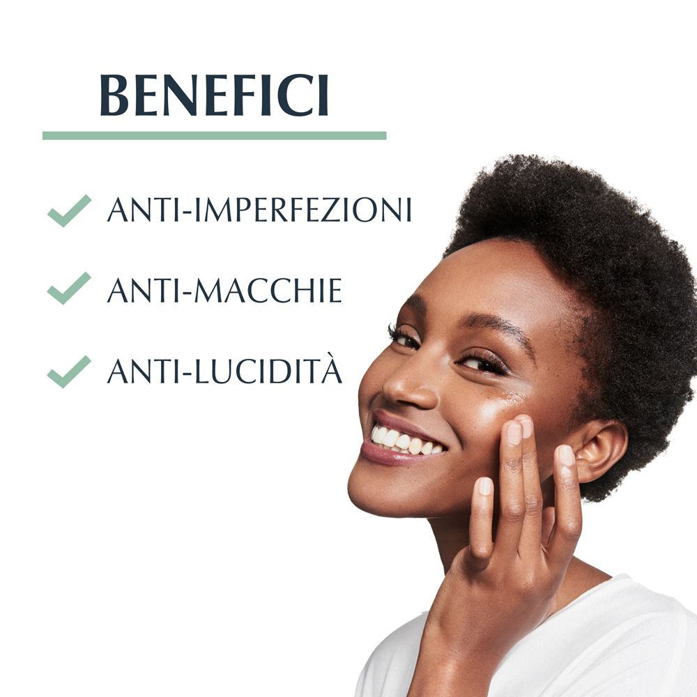 Donna che si tocca il viso. Testo: Anti-imperfezioni, anti-macchie, anti-lucidità. Prodotto: Eucerin DermoPurifyer.