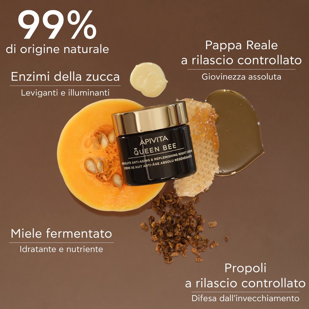 Vaso con crema, zucca, favo, cera d'api. Testo: APIVITA QUEEN BEE, crema notte. 99% naturale.