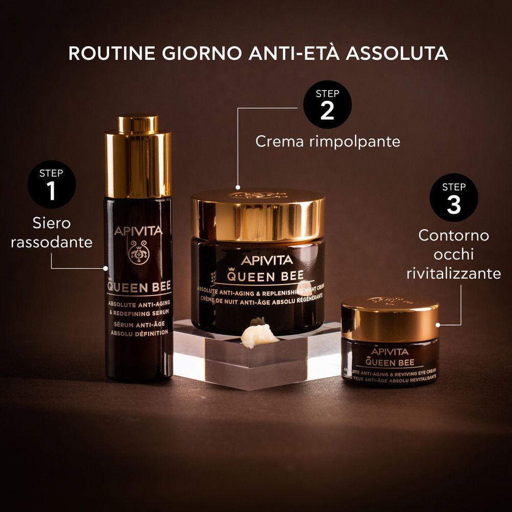 Tre prodotti: siero, crema notte, contorno occhi. Testo: APIVITA QUEEN BEE. Routine anti-età.