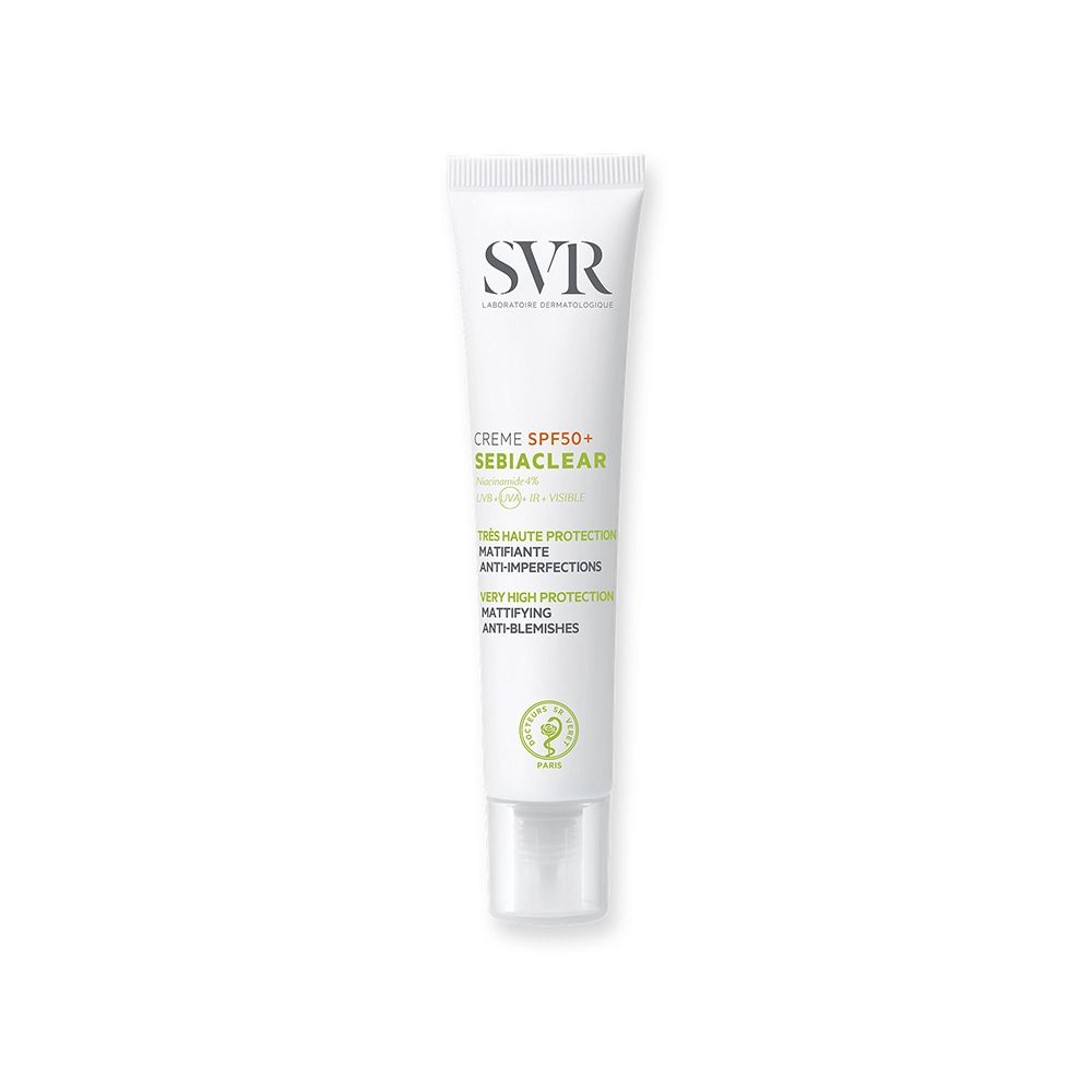 Tubo bianco con logo SVR e nome del prodotto. Crema SPF50+ Sebiaclear. Stampa verde.