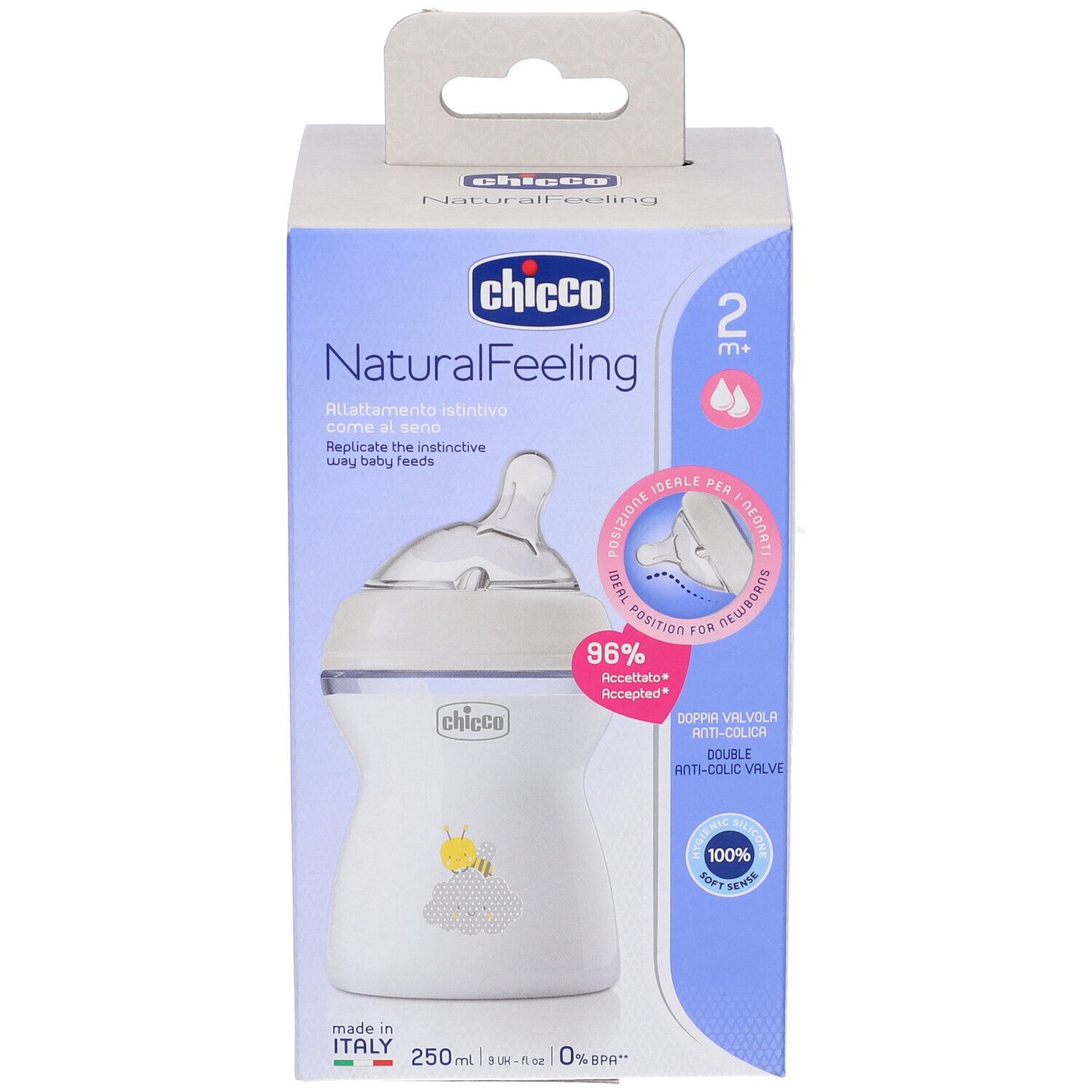 Biberon Chicco NaturalFeeling in confezione. Scritte: 2m+, 250ml. Include: tettarella, corpo biberon, coperchio.
