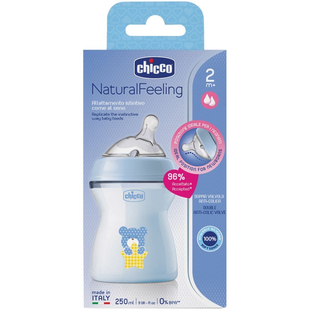 Biberon Chicco NaturalFeeling blu, confezione. Orsetto disegnato. 250ml, 2m+. Scritta: "Raffrontamento istintivo come al seno".