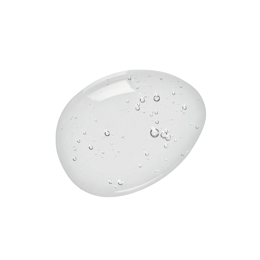 Liquido chiaro ovale con piccole bolle. Su sfondo bianco.