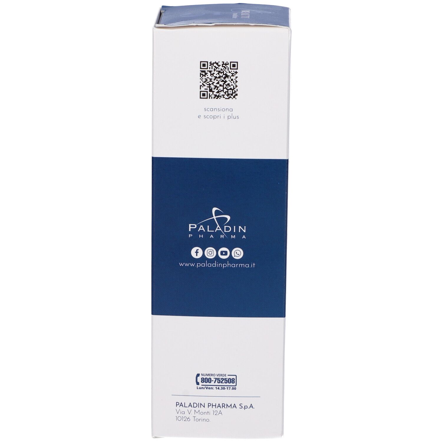 Scatola del prodotto con logo e informazioni di contatto. Scritta blu su sfondo bianco. Codice QR.